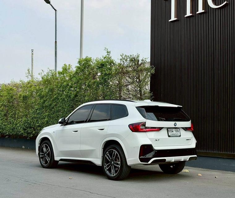 BMW X1 2.0i sDrive M sport ปี24 จด25 สีขาว มือเดียว สภาพป้ายแดง กลิ่นใหม่ยังอยู่ รูปที่ 6