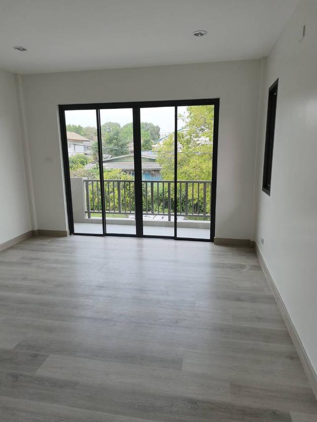 ขายบ้านเดี่ยว 60.8ตร.ว. มบ.นันทวัน วงแหวนรัตนาธิเบศร์ ถนนกาญจนาภิเษก 60.8ตร.ว. 4นอน 4น้ำ 2จอด 11