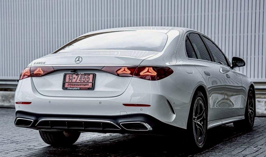 Mercedes-Bemz E220d AMG Line (Lanuch Edition)