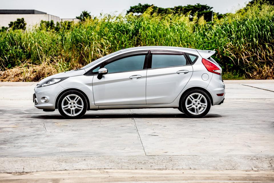 Ford Fiesta 1.5 Sport 5 ประตู สีเทา เกียร์ออโต้ ปี 2010 สวย สภาพดี  9