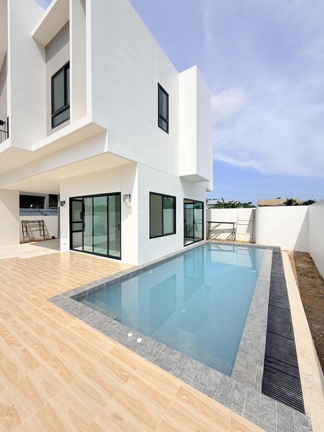 Contemporary Thai Living  Where Tradition Meets Nature 3