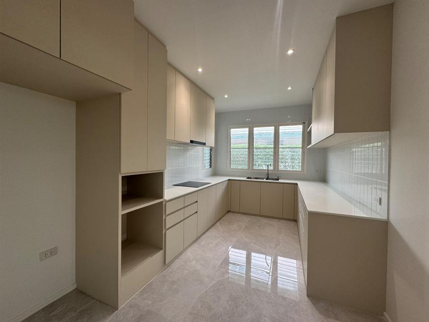 โครงการ ลดาวัลย์ สุขุมวิท 103 บ้านเดี่ยวแปลงมุม 143 ตารางวา 5 นอน 5 น้ำ ตกแต่งบิ้วท์อินทั้งหลัง 5