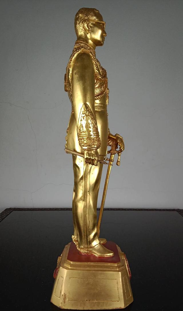 69.พระบรมรูปหล่อโลหะในหลวงรัชกาลที่9 พระบาทสมเด็จพระปรมินทรมหาภูมิพลอดุลยเดช(ทอง) รูปที่ 5