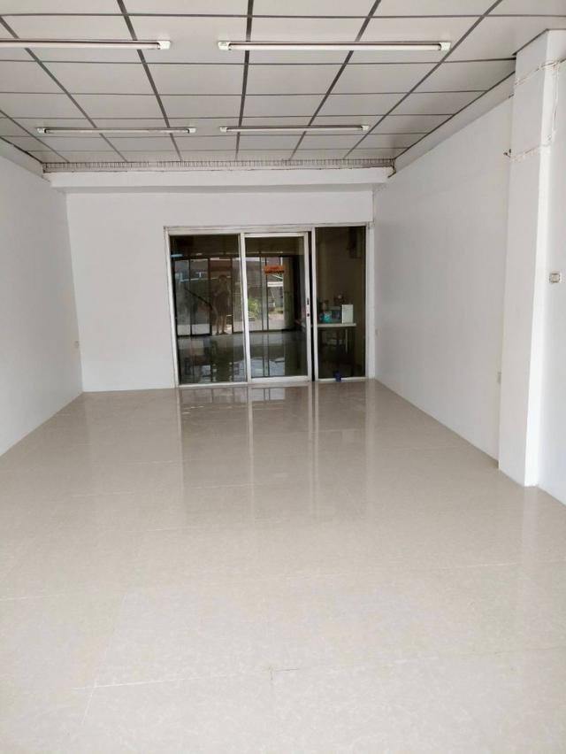 ขาย ตึกแถว ย่านลาดพร้าววังหิน ซอย 30 เหมาะทำออฟฟิต 4 ชั้น 17 ตรว 6