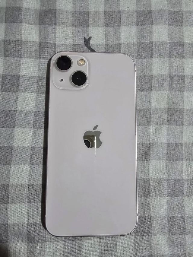 iPhone 13 มือสอง สภาพสวยมากไม่มีตำนิ เบต้า75%