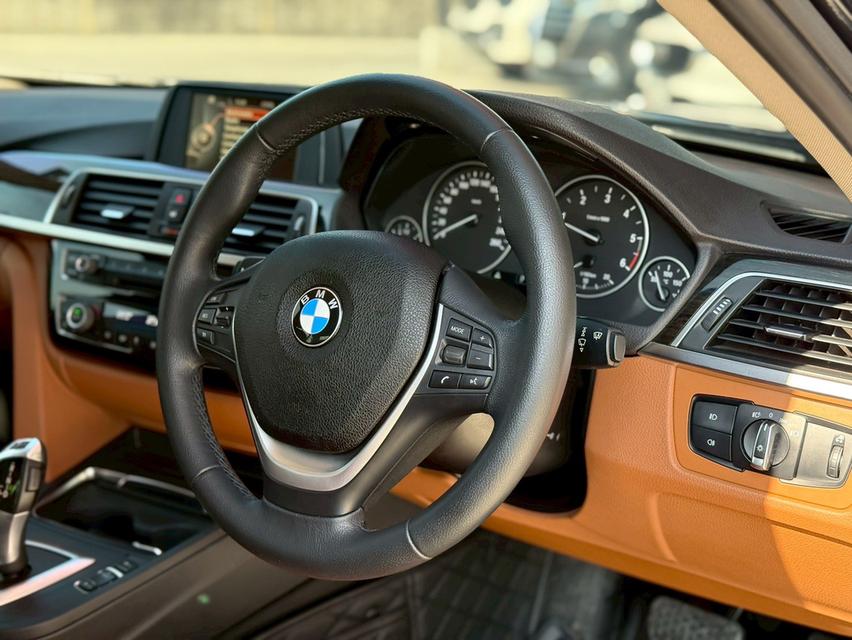 ปี 2016 BMW SERIES 3, 320d LUXURYโฉม F30 ปี12-20 สีดำ เครื่องยนต์ดีเซลตัวLCI เซอร์วิสศูนย์ BMW รูปที่ 7