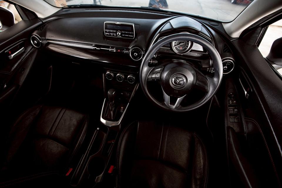 Mazda 2 1.5 XD Sport ดีเซล ปี 2015 สีขาว มือเดียวป้ายแดง 15