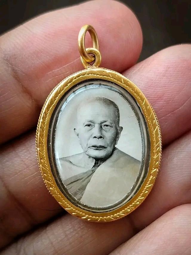 ล็อกเก็ตเลี่ยมทอง