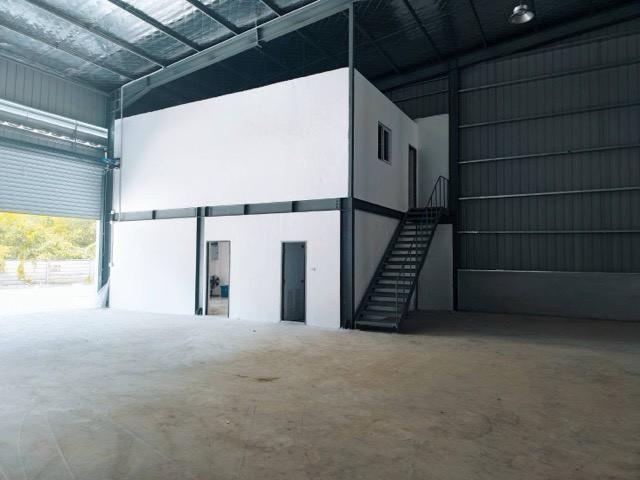 ให้เช่าโกดังพร้อมออฟฟิศ 2 ชั้น พื้นที่ใช้สอยรวม 540 ตารางเมตรทำเลศักยภาพ ใกล้ตลาดไท  คลองหลวง ปทุมธานี เหมาะสำหรับธุรกิจจัดเก็บสินค้า ศูนย์กระจายสินค้ 2