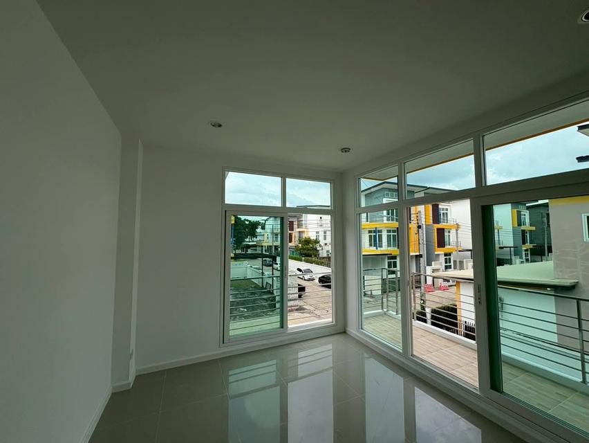 แรร์ไอเทม! บ้านเดี่ยว 3 ชั้น หมู่บ้านหลังสวน สาย 4 ดีไซน์หรู สไตล์โมเดิร์น 2