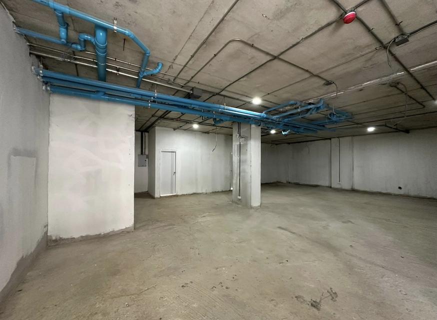 Shop available for rent 282 Sq.m. Avenue Sukhumvit 15 5