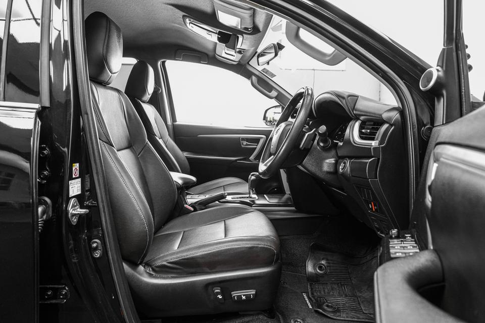 2018 TOYOTA FORTUNER 2.4 V 2WD SUV สีดำ ไมล์ 115083 กม. 14