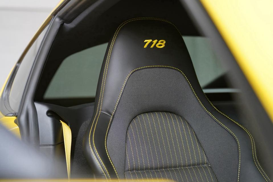 Porsche 718 Cayman T (Light Weight) 2022 สภาพของรถเหมือนป้ายแดงกลิ่นความเป็นรถใหม่ยังอยู่ ออกศูนย์ AAS รูปย่อยที่ 2