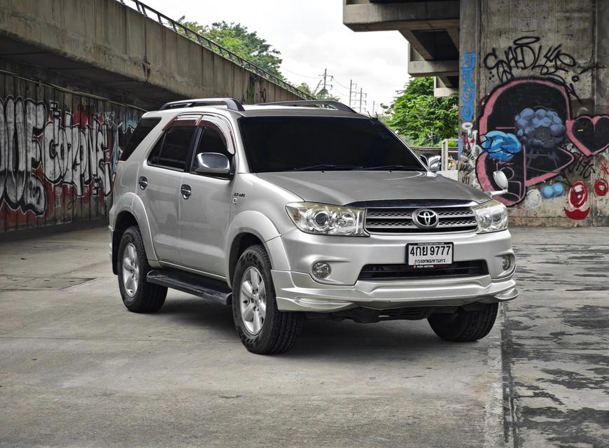 Toyota Fortuner 2.7 V 2wd auto ปีคศ. 2011 