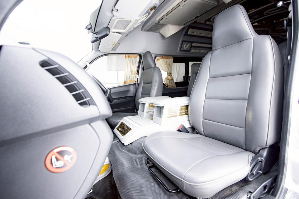 TOYOTA COMMUTER 3.0 D4D 2015  6