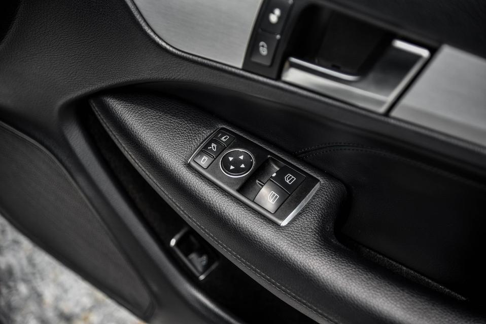 Mercedes-Benz C180 1.6 AMG Coupe AT 2014 auto รถสวย พร้อมใช้  10