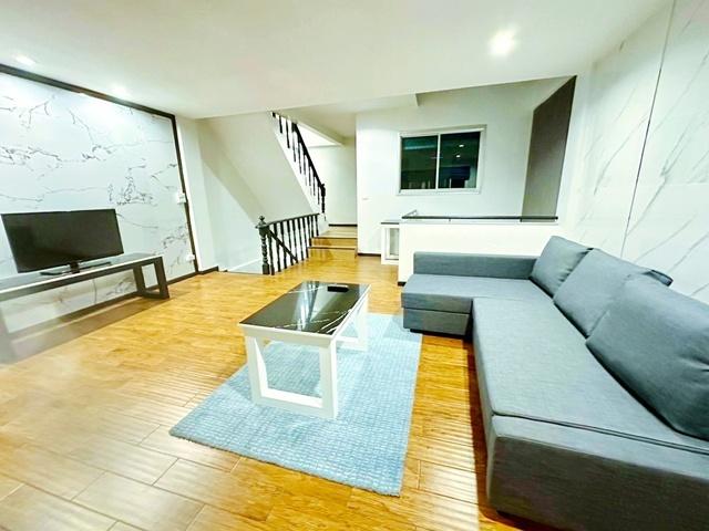 เอ็มควอเทียร์ 1 กม. 200 ตร.ม. 17 ตร.ว. ใกล้ BTS ทองหล่อ 700 ม. ทาวน์โฮม 3 ชั้น 3 นอน 4 น้ำ 6