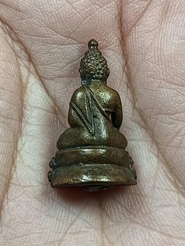 พระชัยวัฒน์ จากพระชุดกรรมการ แก้วสารพัดนึก วัดศาลาครืน ปี2524(จัดสร้างปี2523) ครับ 2