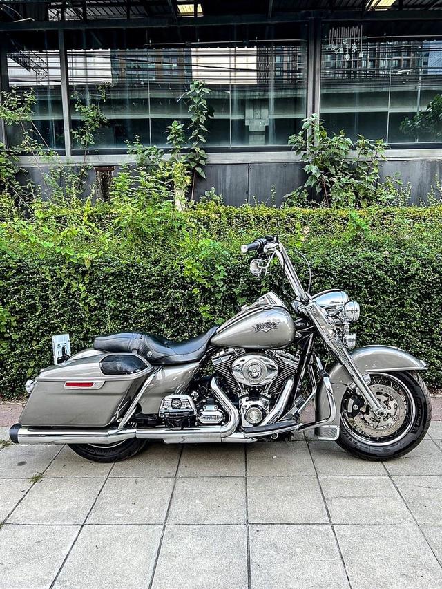 Harley Davidson Road King เครื่องสมบูรณ์พร้อมขับขี่