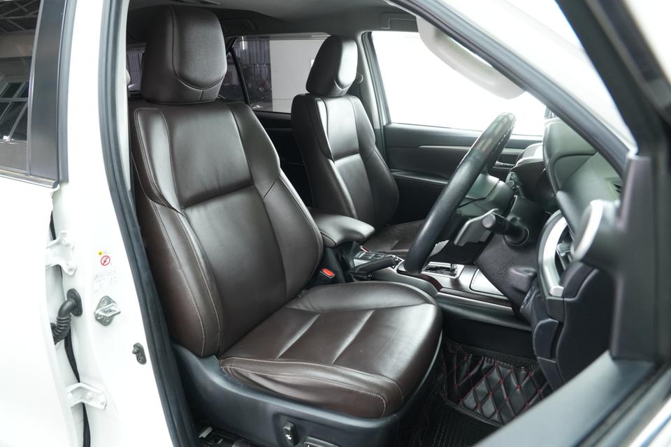 2019 TOYOTA FORTUNER 2.4 V 2WD SUV สีขาว เลขไมล์ 113171 กม. 13