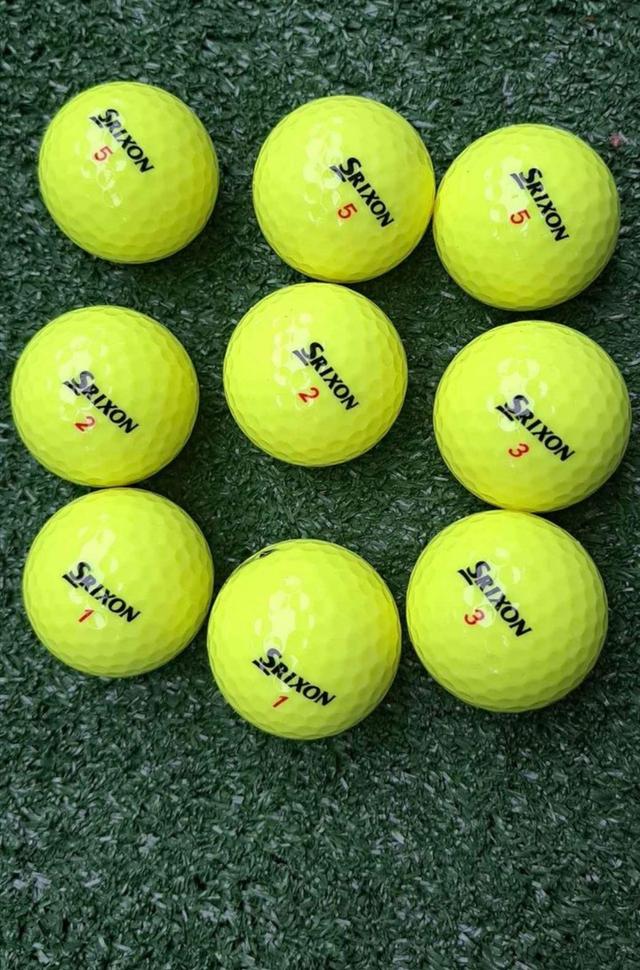 ลูกกอล์ฟ Srixon distance 2