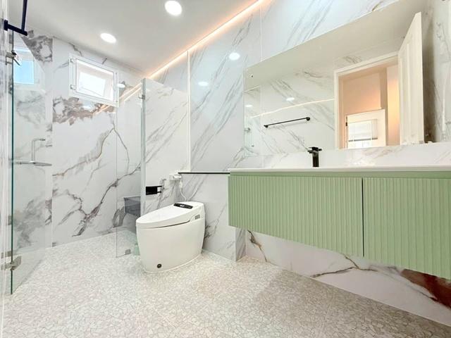 ทาวน์โฮมสุดหรู 4 ชั้น5 นอน ดองกิ มอลล์ ทองหล่อ 1.4 กม. 25 ตร.วา. 400 ตร.ม.ทำเล Penthouse Thonglor BTS เอกมัย 1.6กม. ฟังก 6