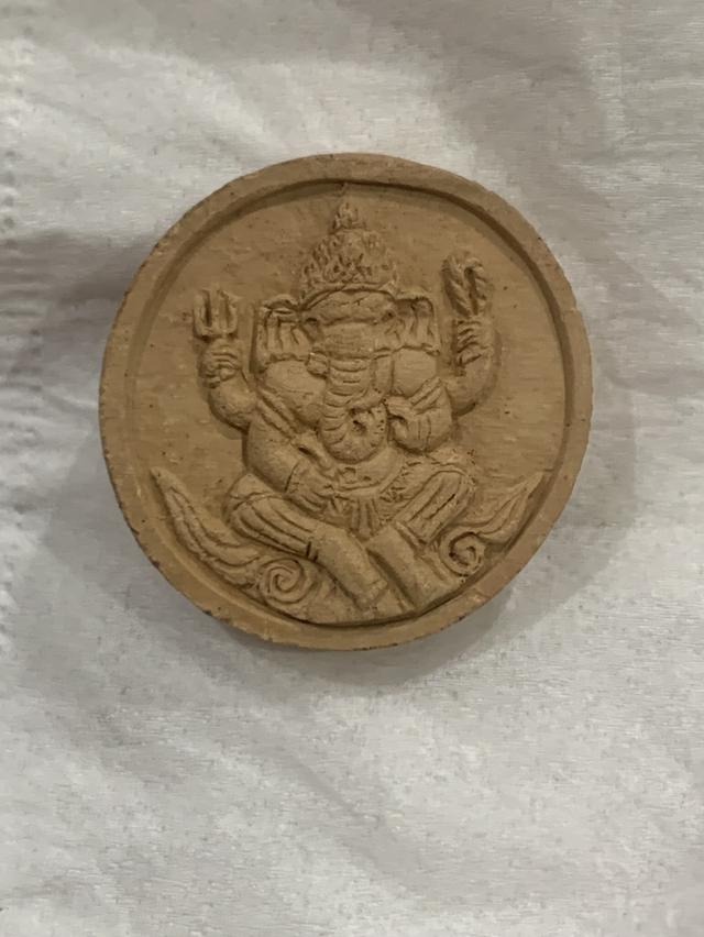 	พระผงจันทร์ลอย หลวงปู่ครูบาคำเป็ง หลังพระพิฆเนศ  2