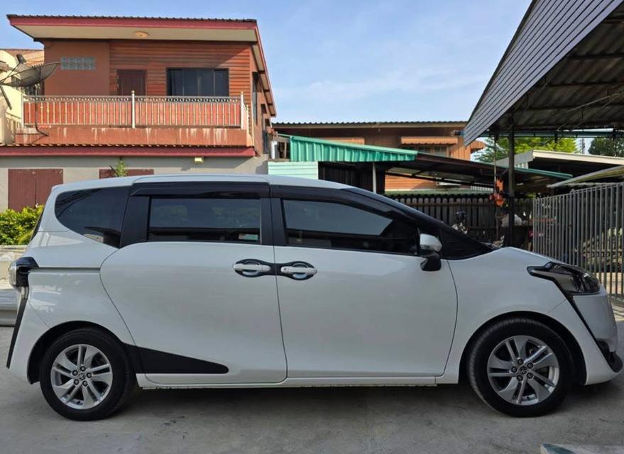 ขายรถยนต์ Toyota Sienta มือสอง 3