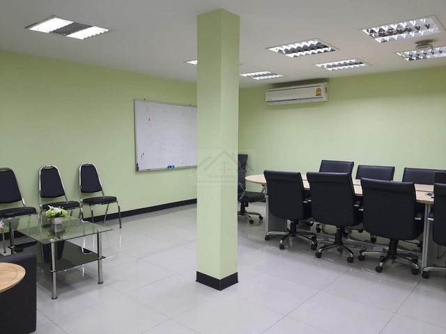 ให้เช่า อาคารพาณิชย์ 5 ชั้น ชั้นดาดฟ้า 1,080 ตรม. ซอยรัชดาภิเษก 22  11