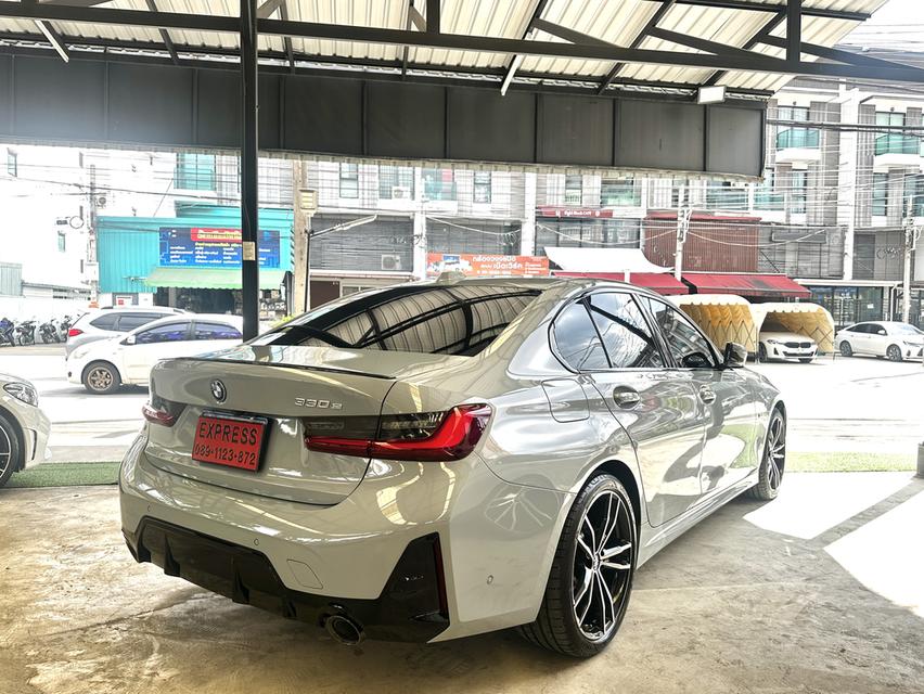 BMW 330e Plug-in Hybrid M SPort (LCI) ปี2023 จดปี 24 ไมล์น้อย