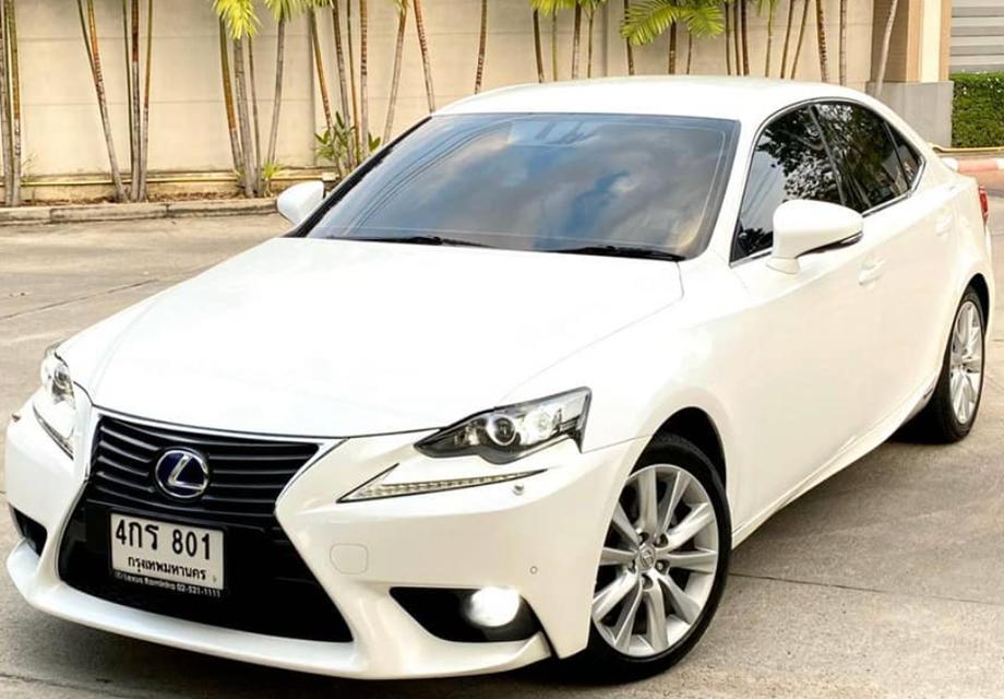 Lexus IS 300h สีขาวสภาพสวยๆ