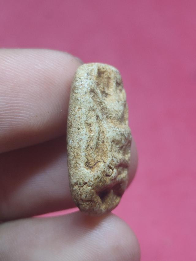 พระเนื้อผง หลวงปู่เผือก พิมพ์ขุดสระเล็ก 3