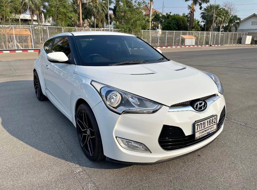 Hyundai Veloster 1.6 สีขาว เกียร์ออโต้ ปี 2013