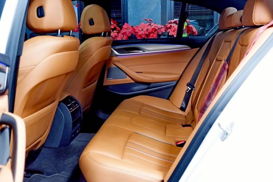 BMW 530e m-sport (plug-in Hybrid) ปี 2020  8