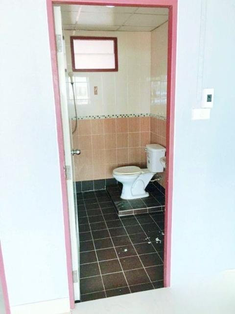 ย่านชุมชนรร.ทนาพรวิทยา 2 กม.ถ.สุขุมวิท ขายอาคารพาณิชย์ 3 ชั้น 1 คูหา 4 น้ำ 22 ตร.วา. 254 ตร.ม.รร.ทนาพรวิทยา 2 กม 5