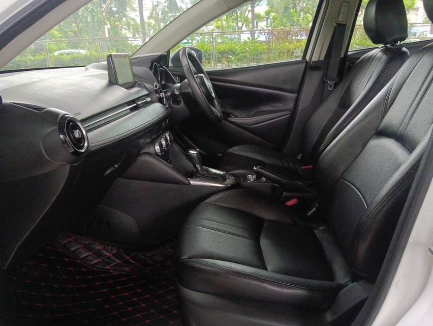 Mazda2 1.3High Connect Sedan ปี2018 สีขาว 9