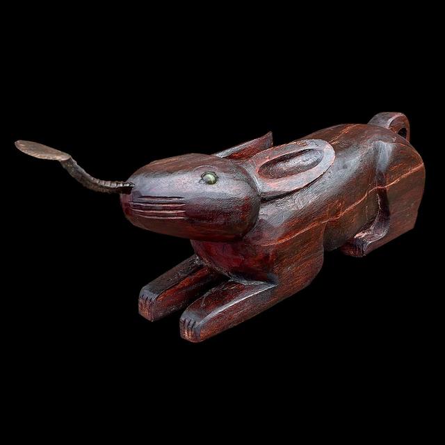 กระต่ายขูดมะพร้าวแกะสลัก สีโอ้ค กระต่ายไม้เนื้อแข็ง 3