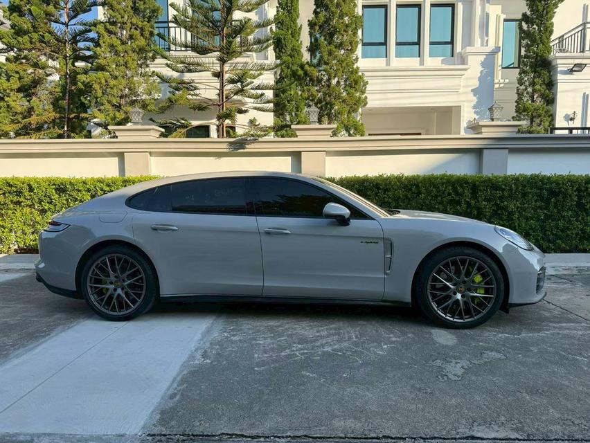 PANAMERA 4E- Hybrid EXECUTIVE 3