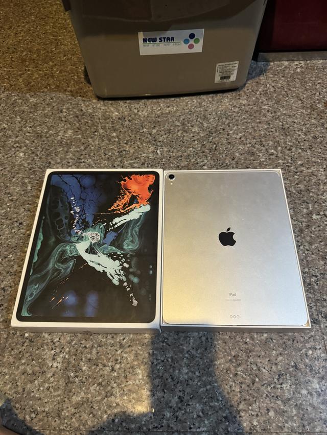 ขายๆๆๆถูกๆๆiPadPro12.9สีหายากSilver256กิ๊กWifi Only มีกล่องอีมี่ตรงใช้งานดีทุกๆฟังชั่นสูนTrueทุกๆฟังชั่นรีสโตได้ตลอดไม่มีติดไอคราว Model TH/A  สภาพ: 9 2