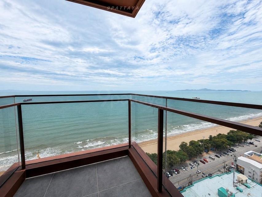 For Sale — Direct Sea View Condo at Arom JomtienDirect sea view condo for sale at Arom Jomtien, a first-line beachfront project in Jomtien. Available 2