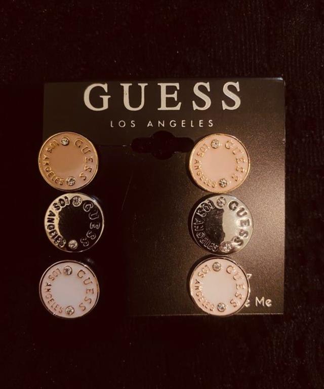 ส่งต่อต่างหูแบรนด์ Guess 1