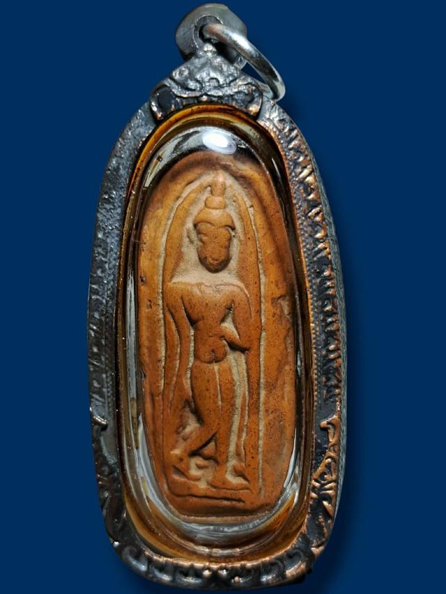 พระลีลาเม็ดขนุน เลี่ยมกรอบ