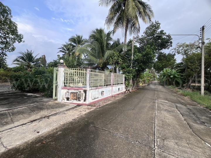 ที่ดิน พร้อมสิ่งปลูกสร้าง 9-3-60 ไร่ สามพราน นครปฐม 5