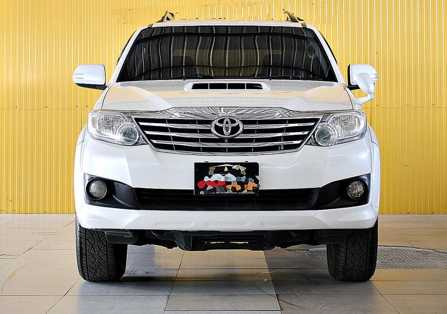 2014 Toyota Fortuner 3.0 V VN Turbo 2WD สีขาว เกียร์อัตโนมัติ 5 Speed สวยมาก ราคาคุยได้ รูปที่ 3