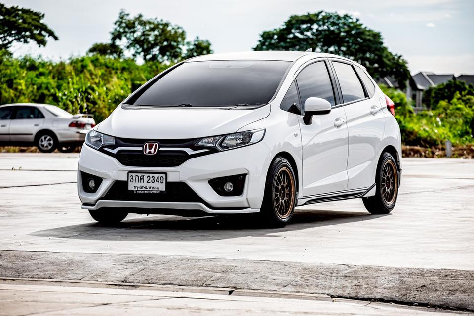 Honda Jazz 1.5 SV ปี 2014 สีขาว มือเดียวป้ายแดง 