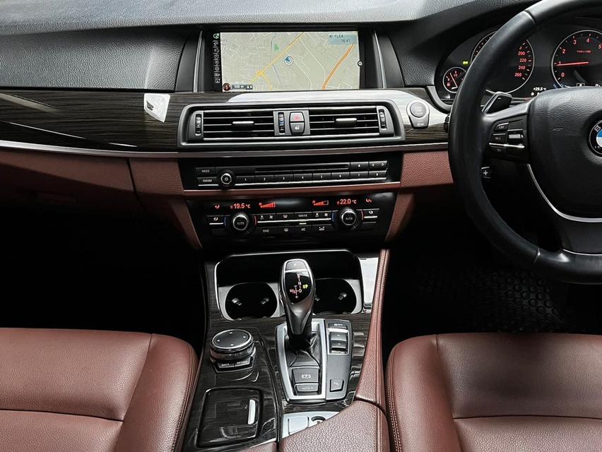 BMW Series5 528i Luxury 3จอTOPสุปี2016 80000KM 1