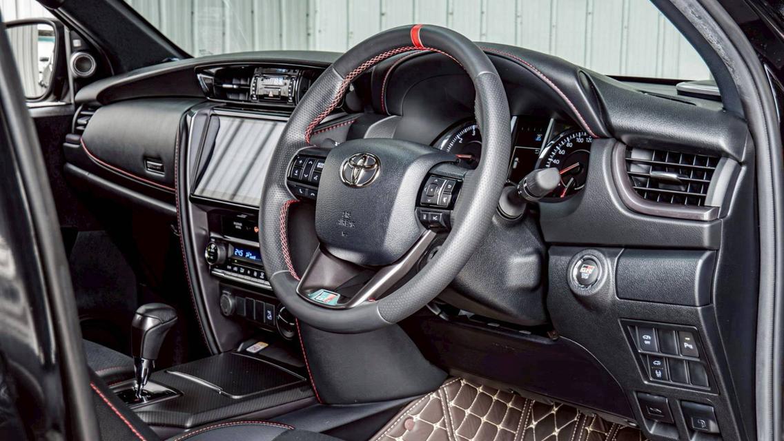 TOYOTA FORTUNER 2.8 GR SPORT 4WD ปี 2024 สีดำ โฉม ปี15-ปัจจุบัน รูปที่ 10
