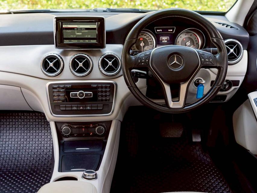 Mercedes Benz GLA200 1.6 Urban ปี 2015 รูปที่ 15