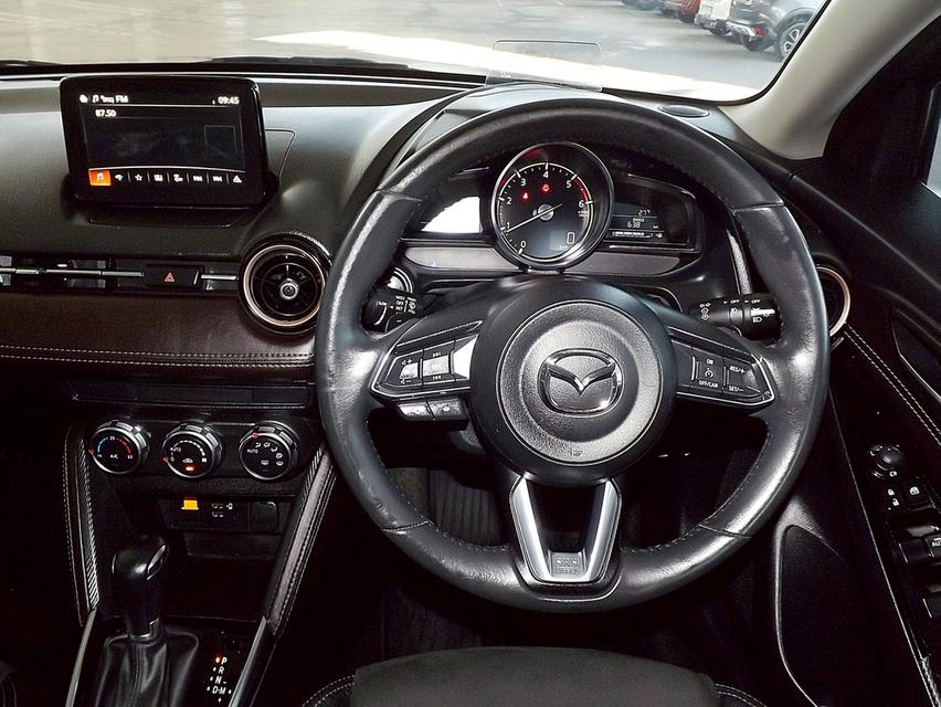 รหัสรถ KCY7239 MAZDA 2 SKYACTIVE 1.5XD Sports High Plus L AUTO ปี 2017 สีเทา 11