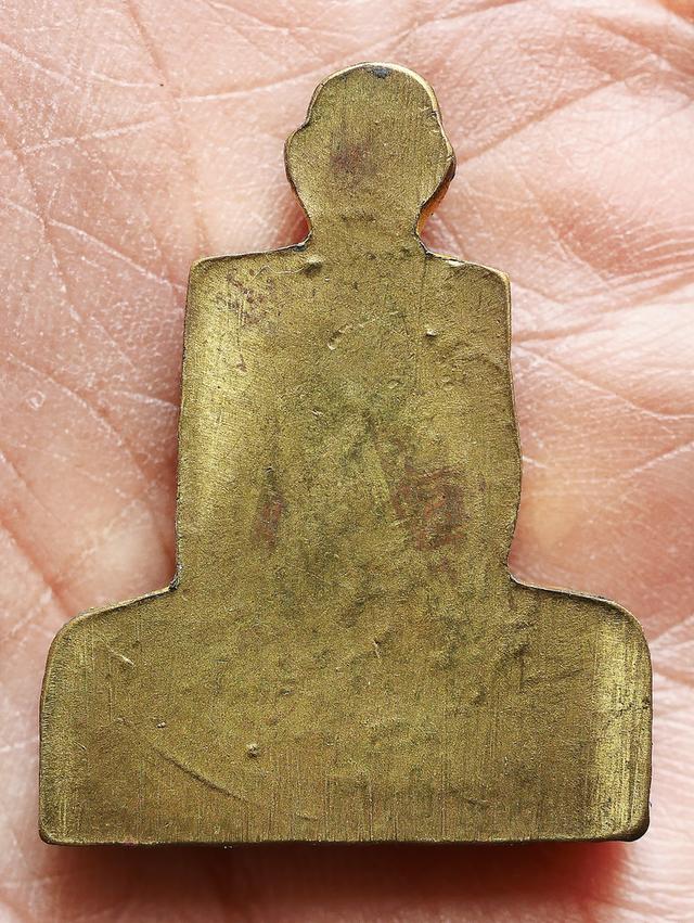 พระรูปเหมือนปั๊มหลวงพ่อพรหม วัดช่องแค พิมพ์เข่ากว้างหลังเรียบ ปี 2516...เก่า เดิมๆ 7